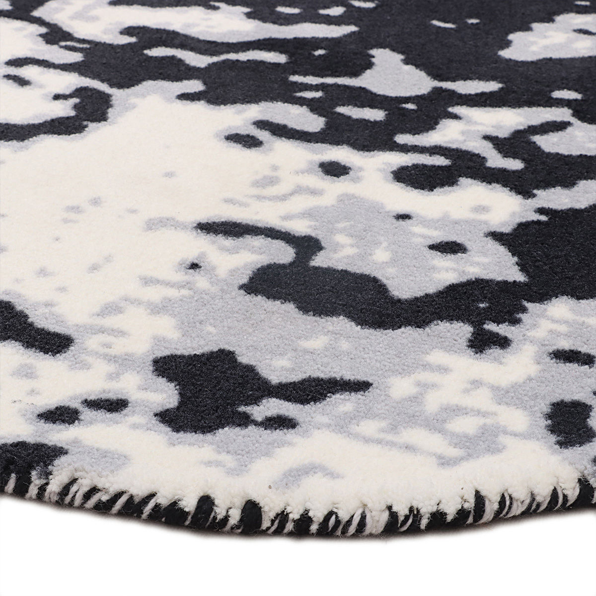 Indian carpet manufacturer producing handcrafted carpets and rugs